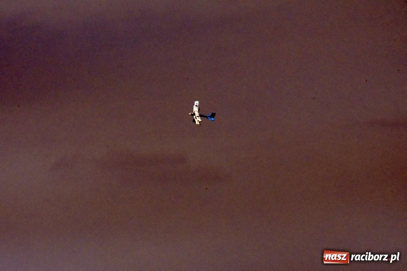 Zdjęcie w galerii na portalu naszraciborz.pl: XI Międzynarodowy Raciborski Piknik Modelarski zgomadził nad Ulgą tłumy. FOTO i WIDEO wiadomości z regionu