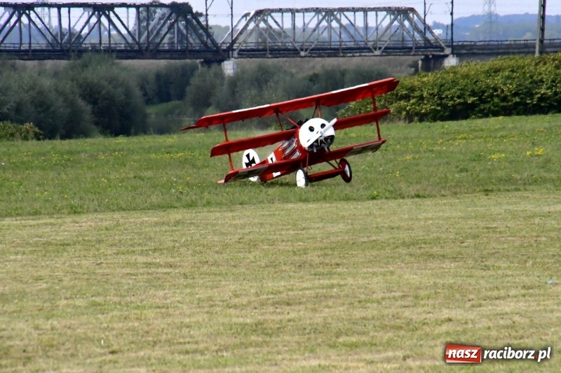 Zdjęcie w galerii na portalu naszraciborz.pl: XI Międzynarodowy Raciborski Piknik Modelarski zgomadził nad Ulgą tłumy. FOTO i WIDEO wiadomości z regionu
