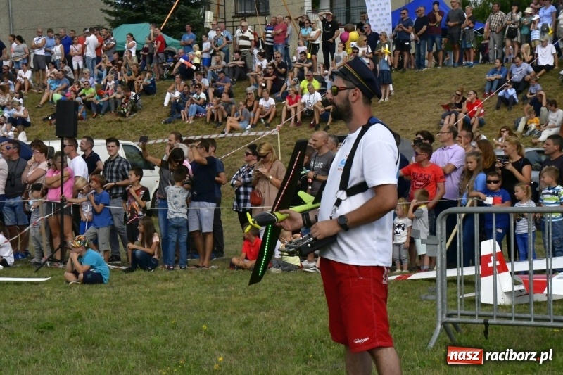 Zdjęcie w galerii na portalu naszraciborz.pl: XI Międzynarodowy Raciborski Piknik Modelarski zgomadził nad Ulgą tłumy. FOTO i WIDEO wiadomości z regionu