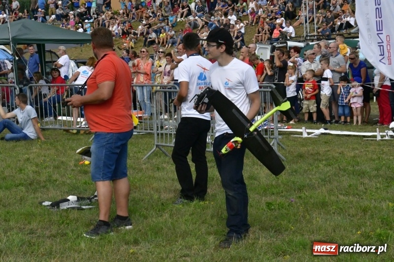 Zdjęcie w galerii na portalu naszraciborz.pl: XI Międzynarodowy Raciborski Piknik Modelarski zgomadził nad Ulgą tłumy. FOTO i WIDEO wiadomości z regionu