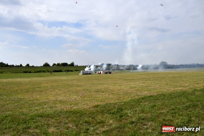 Zdjęcie w galerii na portalu naszraciborz.pl: XI Międzynarodowy Raciborski Piknik Modelarski zgomadził nad Ulgą tłumy. FOTO i WIDEO wiadomości z regionu