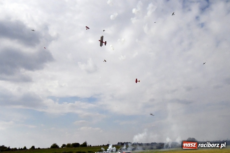 Zdjęcie w galerii na portalu naszraciborz.pl: XI Międzynarodowy Raciborski Piknik Modelarski zgomadził nad Ulgą tłumy. FOTO i WIDEO wiadomości z regionu