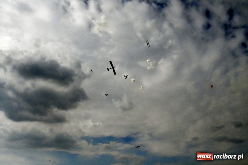 Zdjęcie w galerii na portalu naszraciborz.pl: XI Międzynarodowy Raciborski Piknik Modelarski zgomadził nad Ulgą tłumy. FOTO i WIDEO wiadomości z regionu