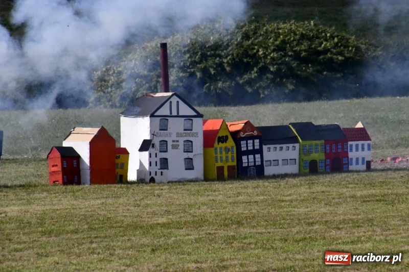 Zdjęcie w galerii na portalu naszraciborz.pl: XI Międzynarodowy Raciborski Piknik Modelarski zgomadził nad Ulgą tłumy. FOTO i WIDEO wiadomości z regionu