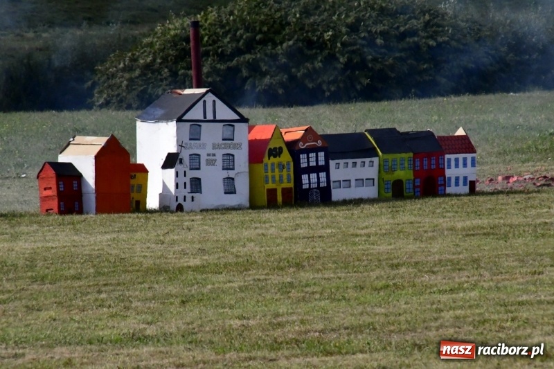 Zdjęcie w galerii na portalu naszraciborz.pl: XI Międzynarodowy Raciborski Piknik Modelarski zgomadził nad Ulgą tłumy. FOTO i WIDEO wiadomości z regionu