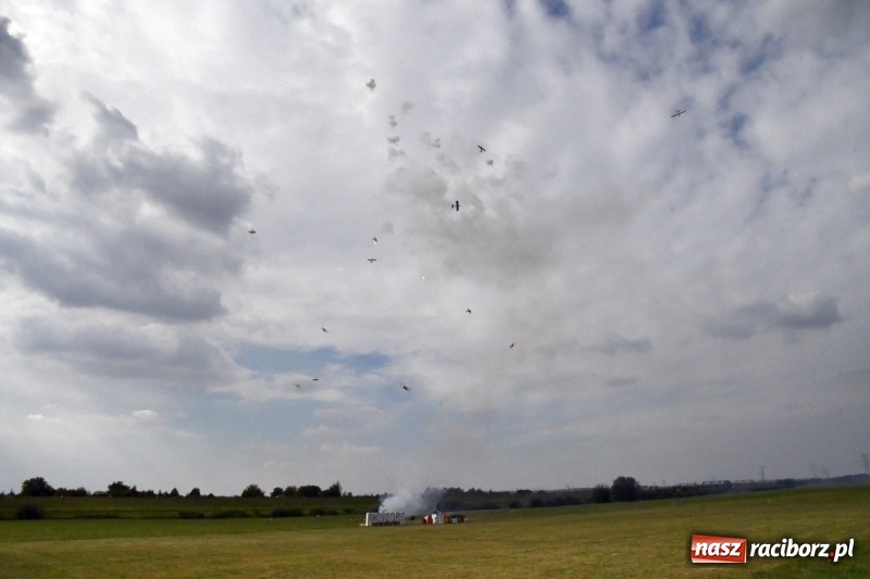 Zdjęcie w galerii na portalu naszraciborz.pl: XI Międzynarodowy Raciborski Piknik Modelarski zgomadził nad Ulgą tłumy. FOTO i WIDEO wiadomości z regionu