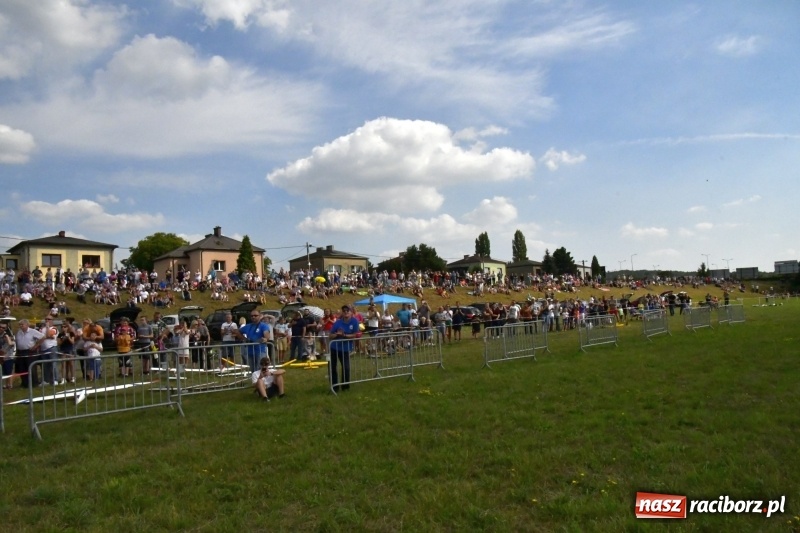 Zdjęcie w galerii na portalu naszraciborz.pl: XI Międzynarodowy Raciborski Piknik Modelarski zgomadził nad Ulgą tłumy. FOTO i WIDEO wiadomości z regionu