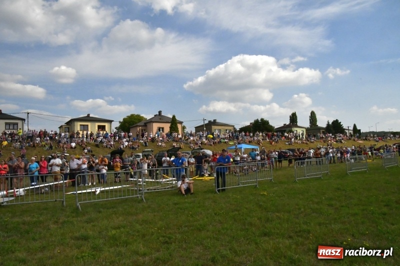 Zdjęcie w galerii na portalu naszraciborz.pl: XI Międzynarodowy Raciborski Piknik Modelarski zgomadził nad Ulgą tłumy. FOTO i WIDEO wiadomości z regionu