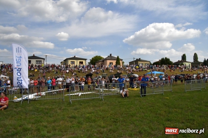 Zdjęcie w galerii na portalu naszraciborz.pl: XI Międzynarodowy Raciborski Piknik Modelarski zgomadził nad Ulgą tłumy. FOTO i WIDEO wiadomości z regionu