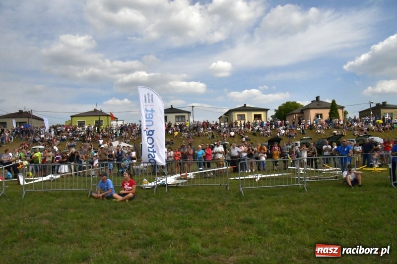 Zdjęcie w galerii na portalu naszraciborz.pl: XI Międzynarodowy Raciborski Piknik Modelarski zgomadził nad Ulgą tłumy. FOTO i WIDEO wiadomości z regionu