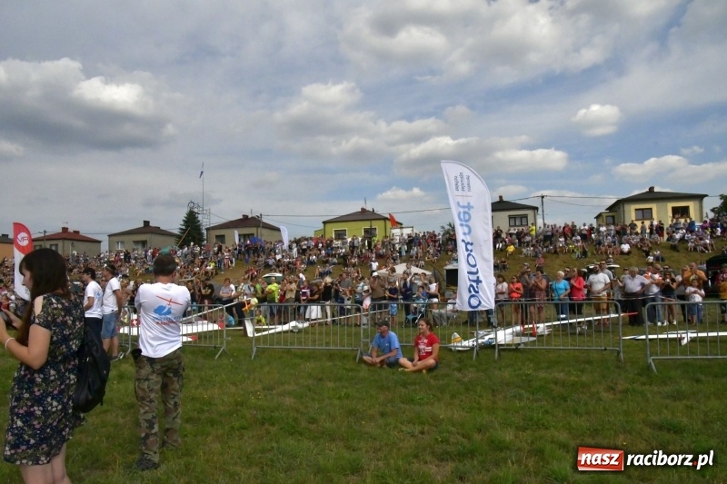 Zdjęcie w galerii na portalu naszraciborz.pl: XI Międzynarodowy Raciborski Piknik Modelarski zgomadził nad Ulgą tłumy. FOTO i WIDEO wiadomości z regionu