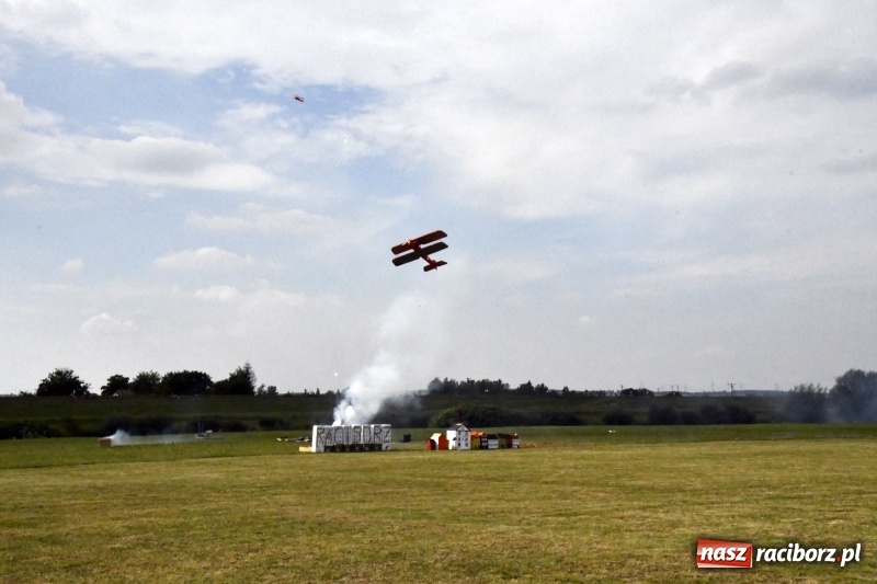 Zdjęcie w galerii na portalu naszraciborz.pl: XI Międzynarodowy Raciborski Piknik Modelarski zgomadził nad Ulgą tłumy. FOTO i WIDEO wiadomości z regionu