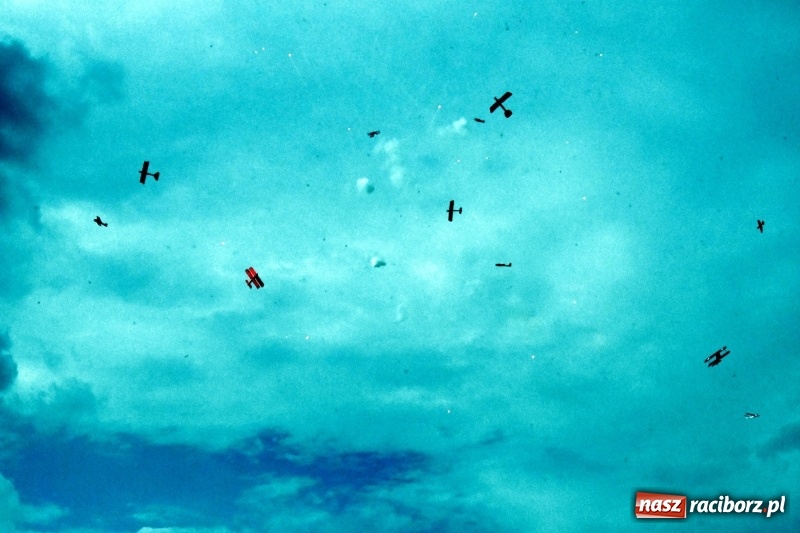 Zdjęcie w galerii na portalu naszraciborz.pl: XI Międzynarodowy Raciborski Piknik Modelarski zgomadził nad Ulgą tłumy. FOTO i WIDEO wiadomości z regionu