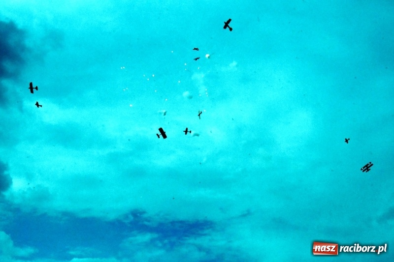 Zdjęcie w galerii na portalu naszraciborz.pl: XI Międzynarodowy Raciborski Piknik Modelarski zgomadził nad Ulgą tłumy. FOTO i WIDEO wiadomości z regionu