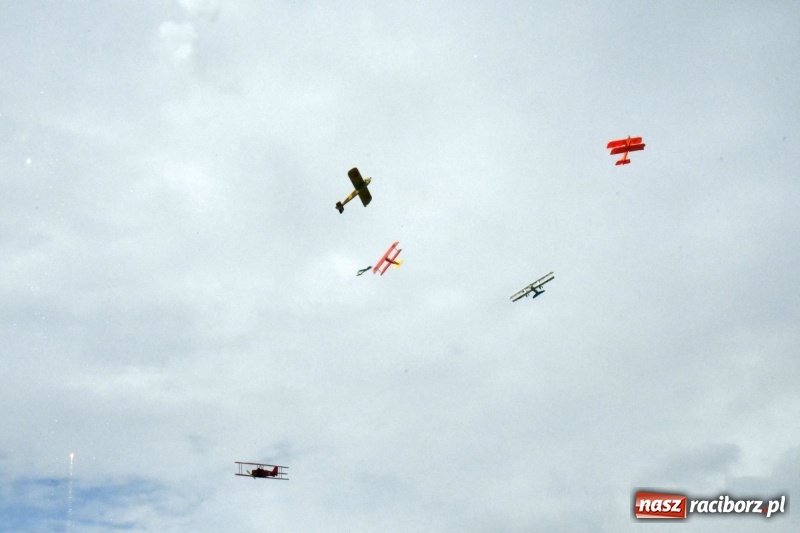 Zdjęcie w galerii na portalu naszraciborz.pl: XI Międzynarodowy Raciborski Piknik Modelarski zgomadził nad Ulgą tłumy. FOTO i WIDEO wiadomości z regionu