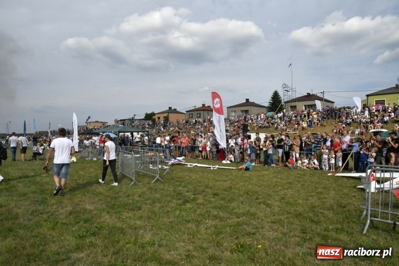 Zdjęcie w galerii na portalu naszraciborz.pl: XI Międzynarodowy Raciborski Piknik Modelarski zgomadził nad Ulgą tłumy. FOTO i WIDEO wiadomości z regionu