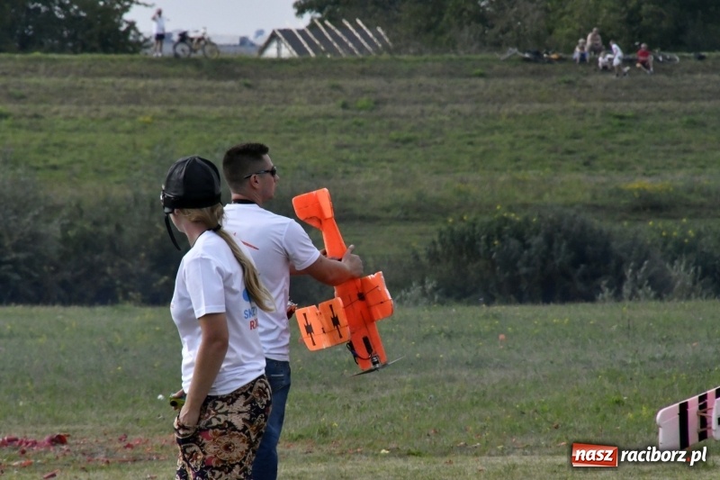 Zdjęcie w galerii na portalu naszraciborz.pl: XI Międzynarodowy Raciborski Piknik Modelarski zgomadził nad Ulgą tłumy. FOTO i WIDEO wiadomości z regionu