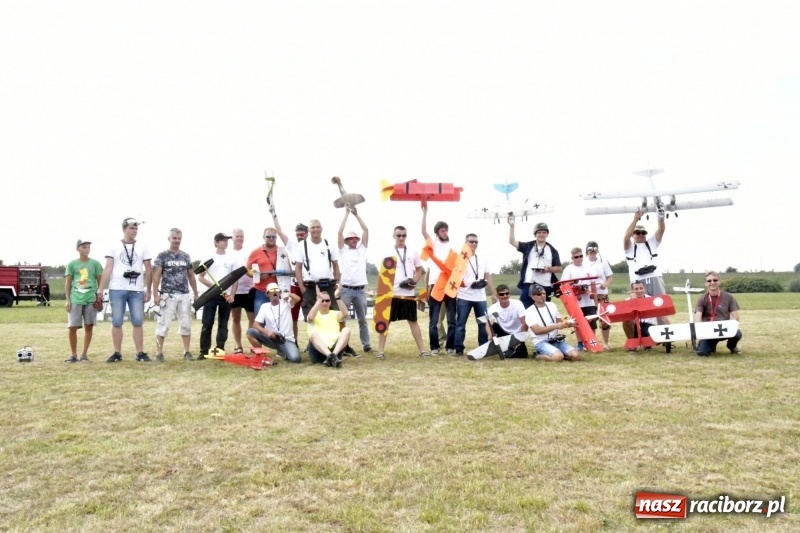 Zdjęcie w galerii na portalu naszraciborz.pl: XI Międzynarodowy Raciborski Piknik Modelarski zgomadził nad Ulgą tłumy. FOTO i WIDEO wiadomości z regionu