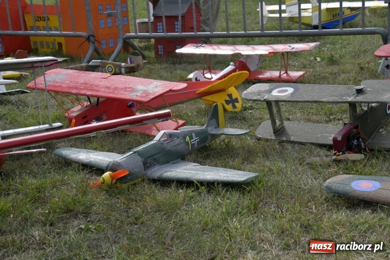Zdjęcie w galerii na portalu naszraciborz.pl: XI Międzynarodowy Raciborski Piknik Modelarski zgomadził nad Ulgą tłumy. FOTO i WIDEO wiadomości z regionu