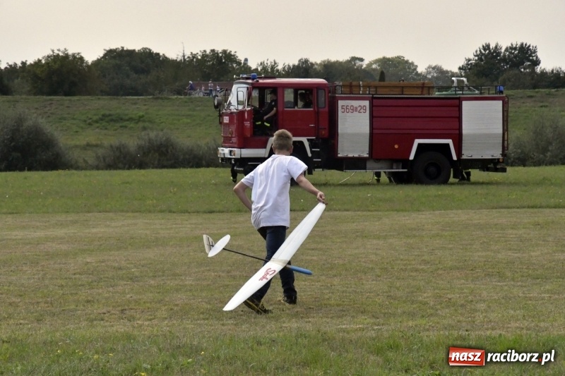 Zdjęcie w galerii na portalu naszraciborz.pl: XI Międzynarodowy Raciborski Piknik Modelarski zgomadził nad Ulgą tłumy. FOTO i WIDEO wiadomości z regionu