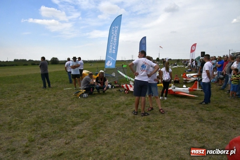 Zdjęcie w galerii na portalu naszraciborz.pl: XI Międzynarodowy Raciborski Piknik Modelarski zgomadził nad Ulgą tłumy. FOTO i WIDEO wiadomości z regionu