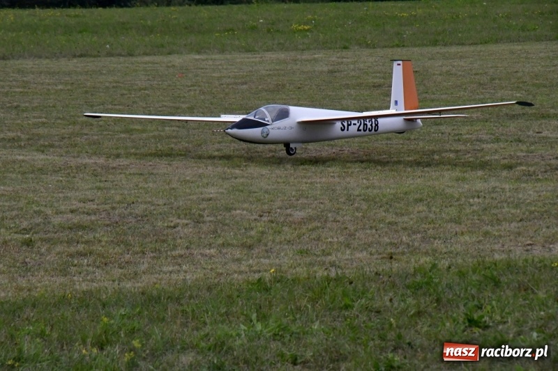 Zdjęcie w galerii na portalu naszraciborz.pl: XI Międzynarodowy Raciborski Piknik Modelarski zgomadził nad Ulgą tłumy. FOTO i WIDEO wiadomości z regionu