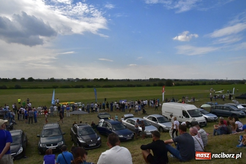 Zdjęcie w galerii na portalu naszraciborz.pl: XI Międzynarodowy Raciborski Piknik Modelarski zgomadził nad Ulgą tłumy. FOTO i WIDEO wiadomości z regionu