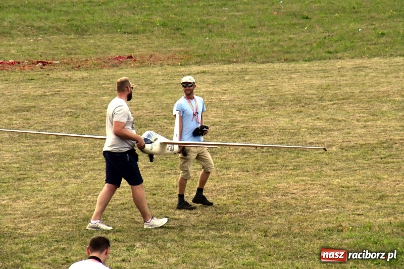 Zdjęcie w galerii na portalu naszraciborz.pl: XI Międzynarodowy Raciborski Piknik Modelarski zgomadził nad Ulgą tłumy. FOTO i WIDEO wiadomości z regionu
