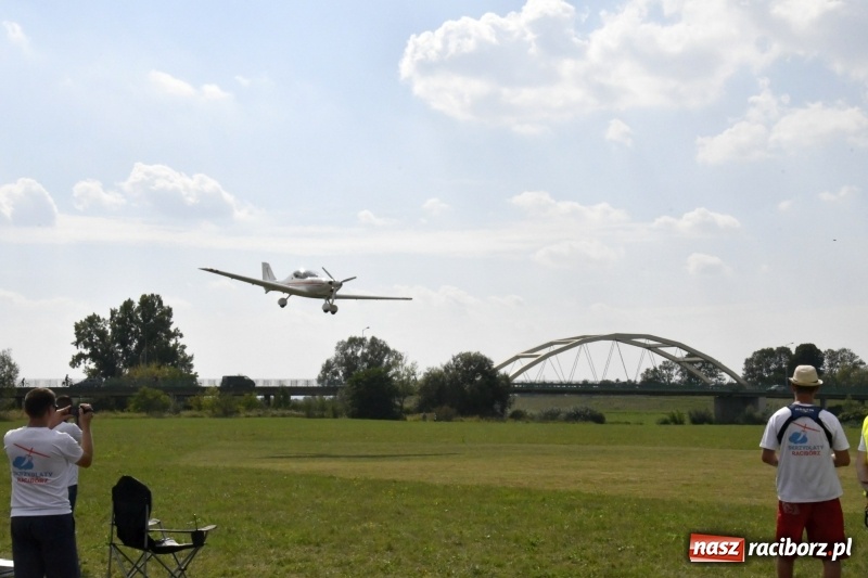 Zdjęcie w galerii na portalu naszraciborz.pl: XI Międzynarodowy Raciborski Piknik Modelarski zgomadził nad Ulgą tłumy. FOTO i WIDEO wiadomości z regionu
