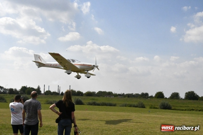 Zdjęcie w galerii na portalu naszraciborz.pl: XI Międzynarodowy Raciborski Piknik Modelarski zgomadził nad Ulgą tłumy. FOTO i WIDEO wiadomości z regionu