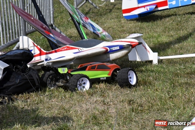 Zdjęcie w galerii na portalu naszraciborz.pl: XI Międzynarodowy Raciborski Piknik Modelarski zgomadził nad Ulgą tłumy. FOTO i WIDEO wiadomości z regionu