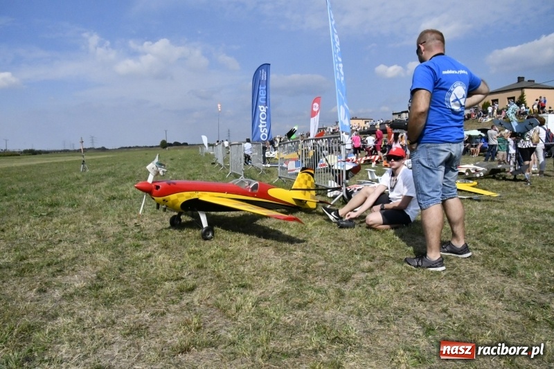 Zdjęcie w galerii na portalu naszraciborz.pl: XI Międzynarodowy Raciborski Piknik Modelarski zgomadził nad Ulgą tłumy. FOTO i WIDEO wiadomości z regionu