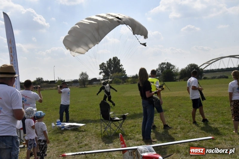 Zdjęcie w galerii na portalu naszraciborz.pl: XI Międzynarodowy Raciborski Piknik Modelarski zgomadził nad Ulgą tłumy. FOTO i WIDEO wiadomości z regionu