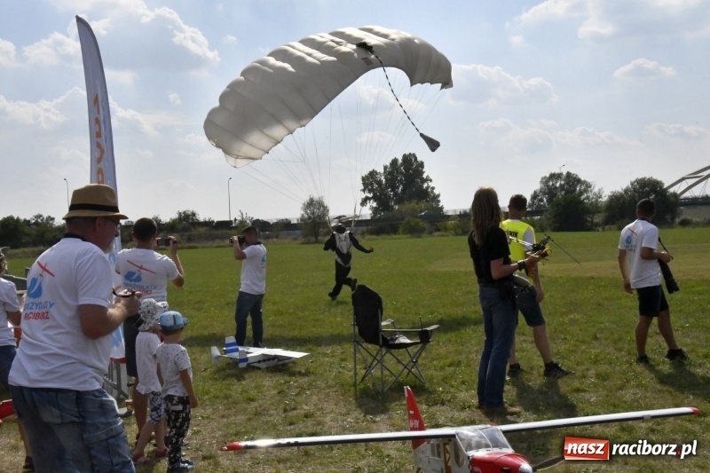 Zdjęcie w galerii na portalu naszraciborz.pl: XI Międzynarodowy Raciborski Piknik Modelarski zgomadził nad Ulgą tłumy. FOTO i WIDEO wiadomości z regionu
