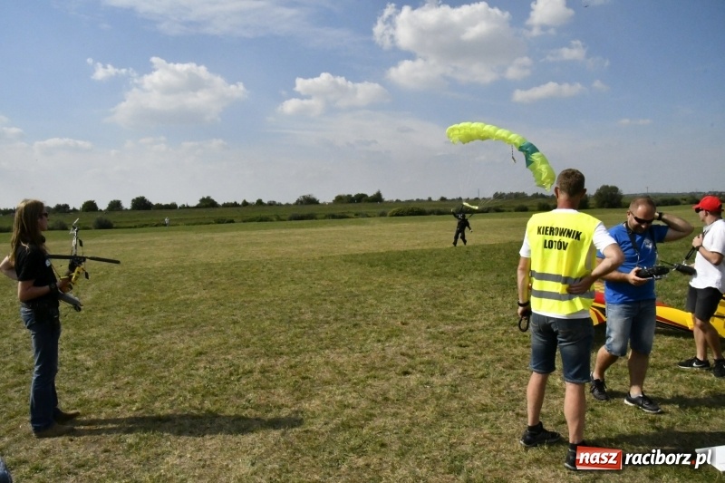 Zdjęcie w galerii na portalu naszraciborz.pl: XI Międzynarodowy Raciborski Piknik Modelarski zgomadził nad Ulgą tłumy. FOTO i WIDEO wiadomości z regionu