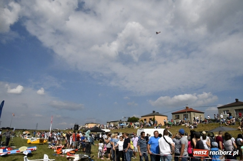 Zdjęcie w galerii na portalu naszraciborz.pl: XI Międzynarodowy Raciborski Piknik Modelarski zgomadził nad Ulgą tłumy. FOTO i WIDEO wiadomości z regionu