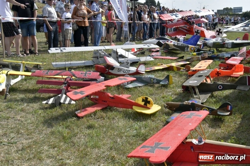 Zdjęcie w galerii na portalu naszraciborz.pl: XI Międzynarodowy Raciborski Piknik Modelarski zgomadził nad Ulgą tłumy. FOTO i WIDEO wiadomości z regionu