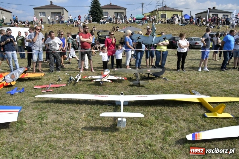 Zdjęcie w galerii na portalu naszraciborz.pl: XI Międzynarodowy Raciborski Piknik Modelarski zgomadził nad Ulgą tłumy. FOTO i WIDEO wiadomości z regionu