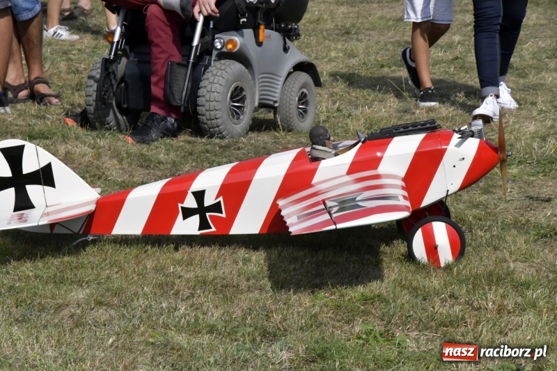 Zdjęcie w galerii na portalu naszraciborz.pl: XI Międzynarodowy Raciborski Piknik Modelarski zgomadził nad Ulgą tłumy. FOTO i WIDEO wiadomości z regionu