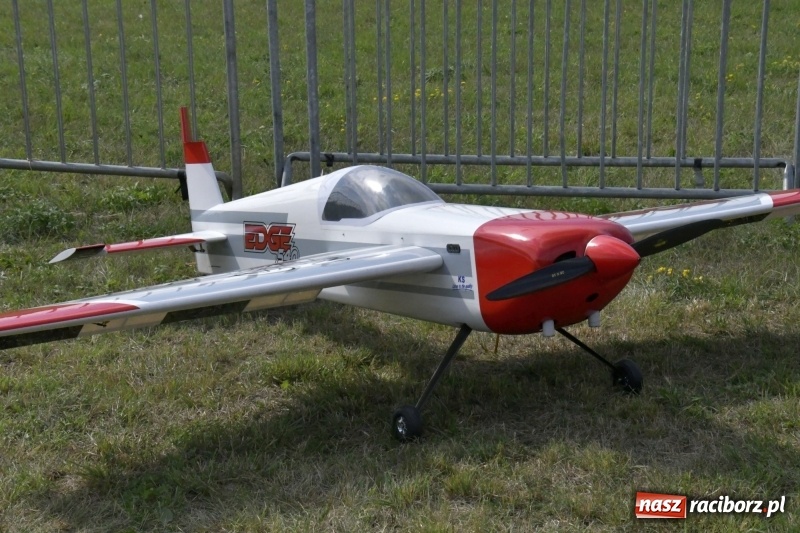 Zdjęcie w galerii na portalu naszraciborz.pl: XI Międzynarodowy Raciborski Piknik Modelarski zgomadził nad Ulgą tłumy. FOTO i WIDEO wiadomości z regionu