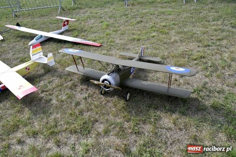 Zdjęcie w galerii na portalu naszraciborz.pl: XI Międzynarodowy Raciborski Piknik Modelarski zgomadził nad Ulgą tłumy. FOTO i WIDEO wiadomości z regionu