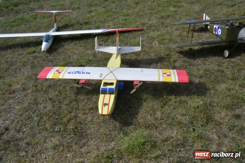 Zdjęcie w galerii na portalu naszraciborz.pl: XI Międzynarodowy Raciborski Piknik Modelarski zgomadził nad Ulgą tłumy. FOTO i WIDEO wiadomości z regionu
