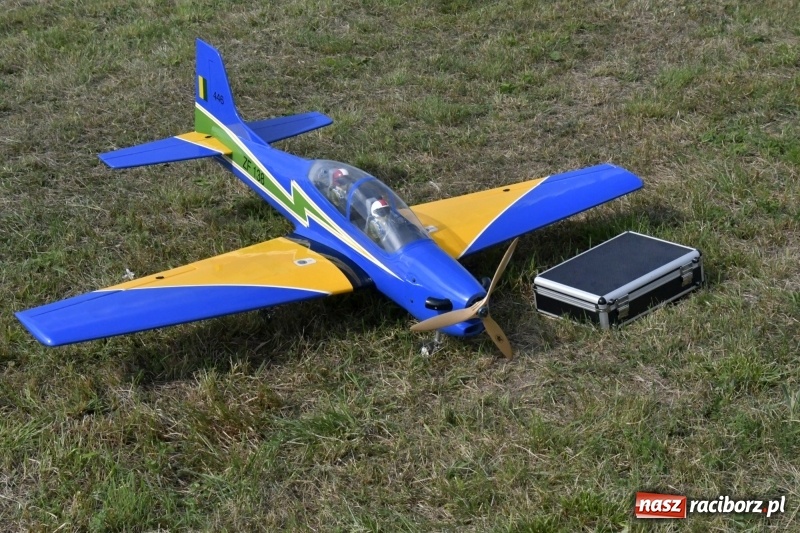 Zdjęcie w galerii na portalu naszraciborz.pl: XI Międzynarodowy Raciborski Piknik Modelarski zgomadził nad Ulgą tłumy. FOTO i WIDEO wiadomości z regionu