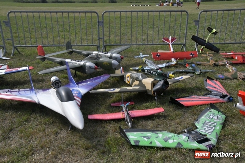 Zdjęcie w galerii na portalu naszraciborz.pl: XI Międzynarodowy Raciborski Piknik Modelarski zgomadził nad Ulgą tłumy. FOTO i WIDEO wiadomości z regionu
