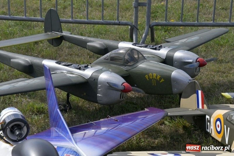 Zdjęcie w galerii na portalu naszraciborz.pl: XI Międzynarodowy Raciborski Piknik Modelarski zgomadził nad Ulgą tłumy. FOTO i WIDEO wiadomości z regionu