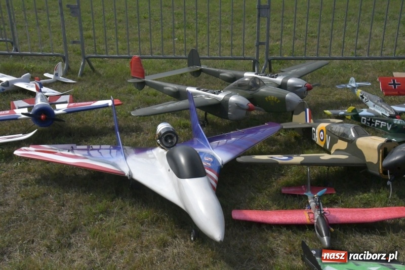 Zdjęcie w galerii na portalu naszraciborz.pl: XI Międzynarodowy Raciborski Piknik Modelarski zgomadził nad Ulgą tłumy. FOTO i WIDEO wiadomości z regionu