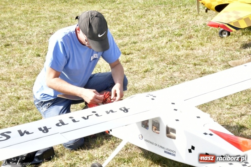 Zdjęcie w galerii na portalu naszraciborz.pl: XI Międzynarodowy Raciborski Piknik Modelarski zgomadził nad Ulgą tłumy. FOTO i WIDEO wiadomości z regionu