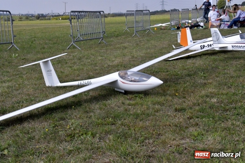 Zdjęcie w galerii na portalu naszraciborz.pl: XI Międzynarodowy Raciborski Piknik Modelarski zgomadził nad Ulgą tłumy. FOTO i WIDEO wiadomości z regionu