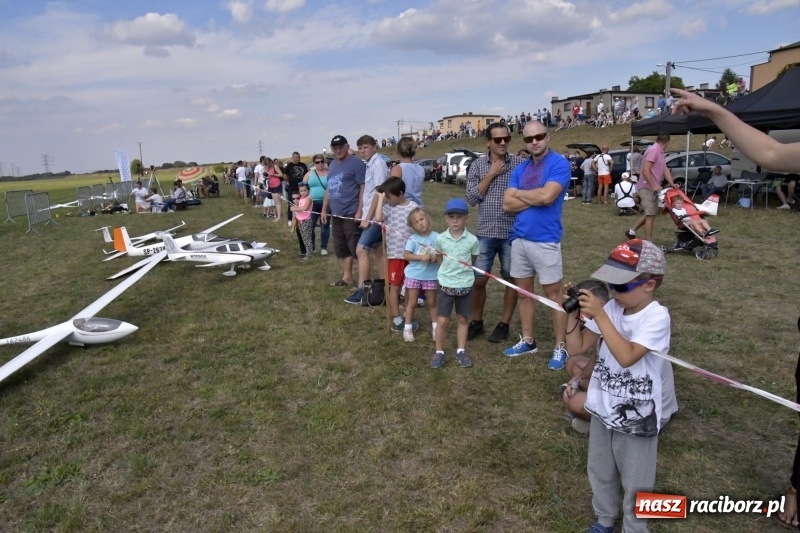 Zdjęcie w galerii na portalu naszraciborz.pl: XI Międzynarodowy Raciborski Piknik Modelarski zgomadził nad Ulgą tłumy. FOTO i WIDEO wiadomości z regionu