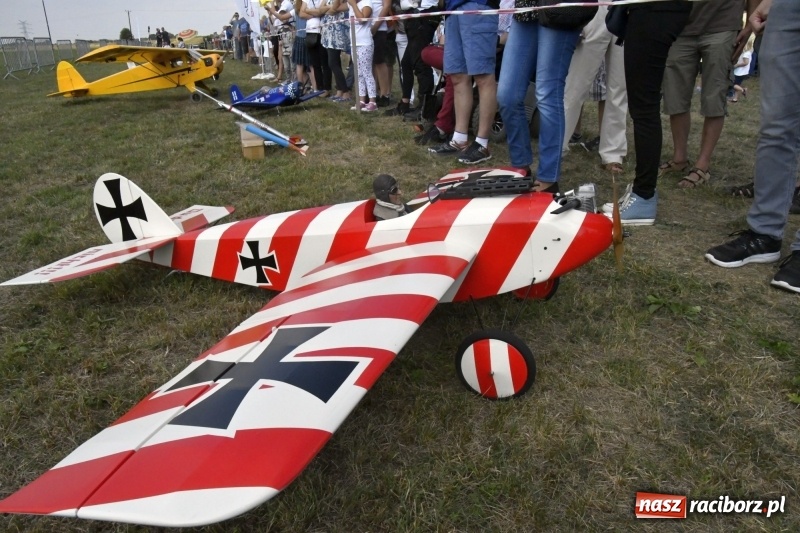 Zdjęcie w galerii na portalu naszraciborz.pl: XI Międzynarodowy Raciborski Piknik Modelarski zgomadził nad Ulgą tłumy. FOTO i WIDEO wiadomości z regionu